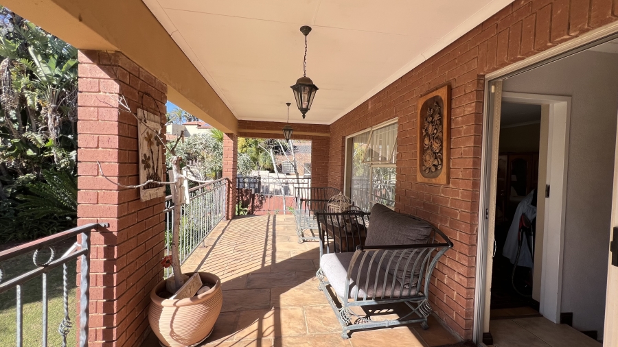 5 Bedroom Property for Sale in Roodekrans Gauteng
