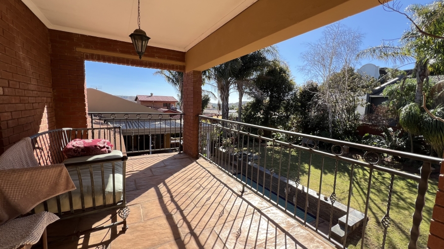 5 Bedroom Property for Sale in Roodekrans Gauteng