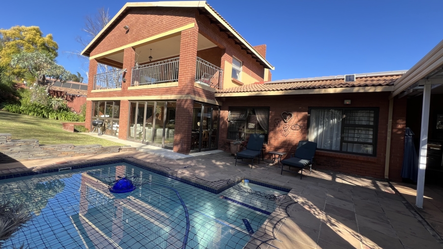 5 Bedroom Property for Sale in Roodekrans Gauteng