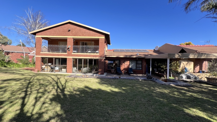 5 Bedroom Property for Sale in Roodekrans Gauteng