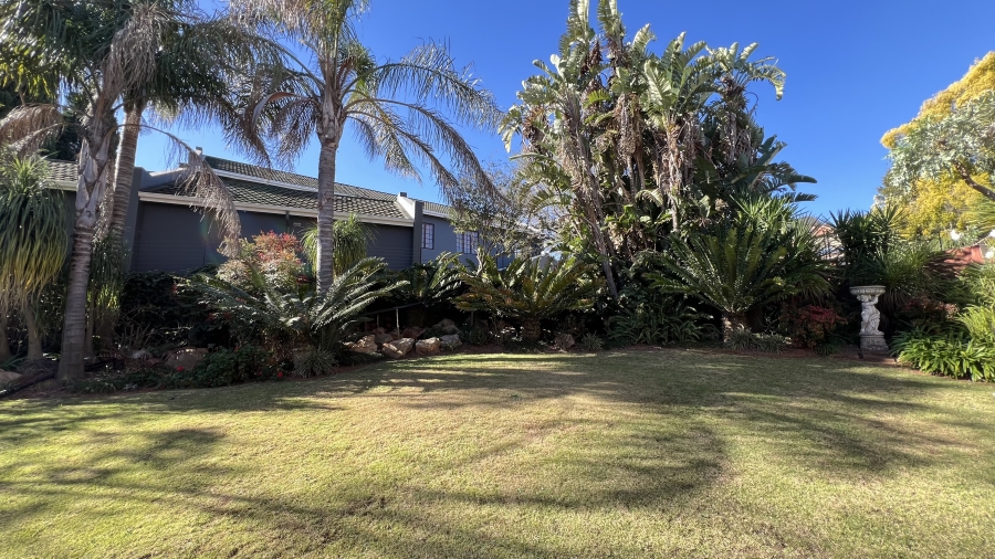 5 Bedroom Property for Sale in Roodekrans Gauteng