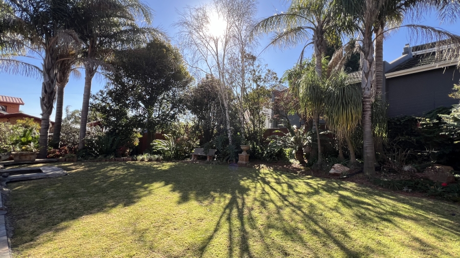 5 Bedroom Property for Sale in Roodekrans Gauteng