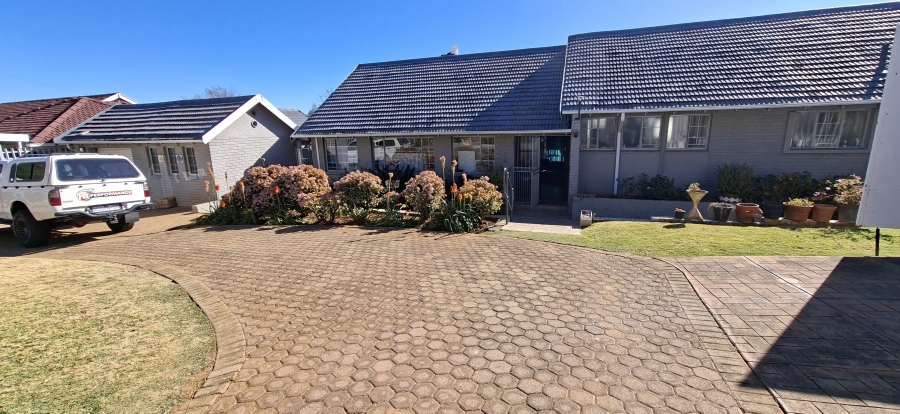 5 Bedroom Property for Sale in Monument Gauteng