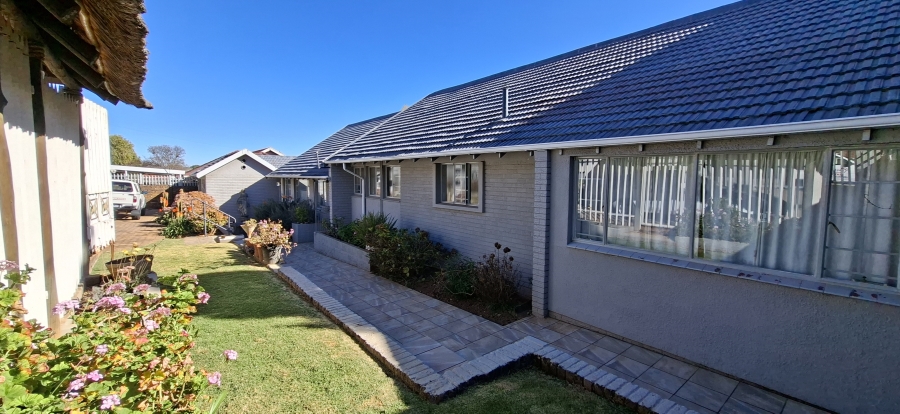 5 Bedroom Property for Sale in Monument Gauteng