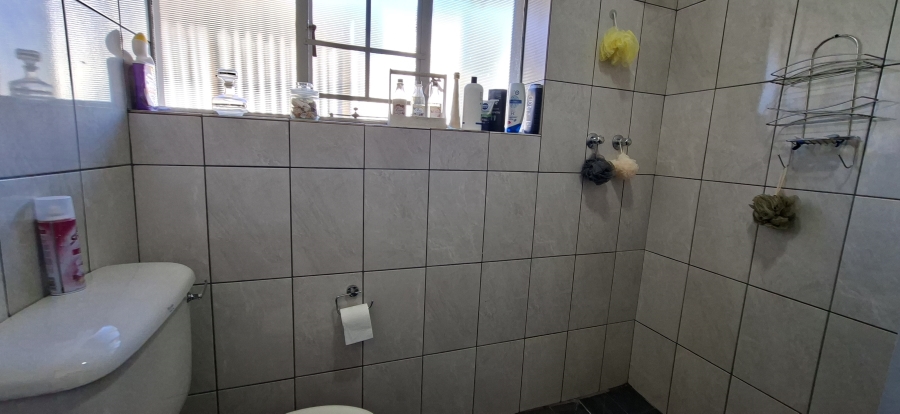 5 Bedroom Property for Sale in Monument Gauteng