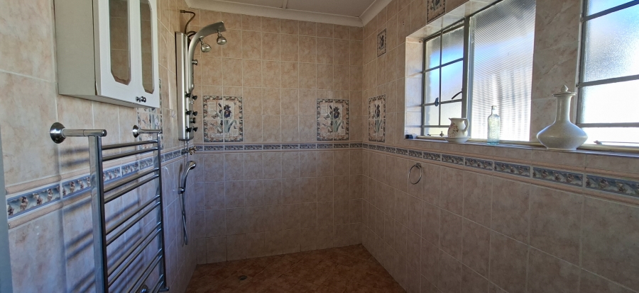 5 Bedroom Property for Sale in Monument Gauteng