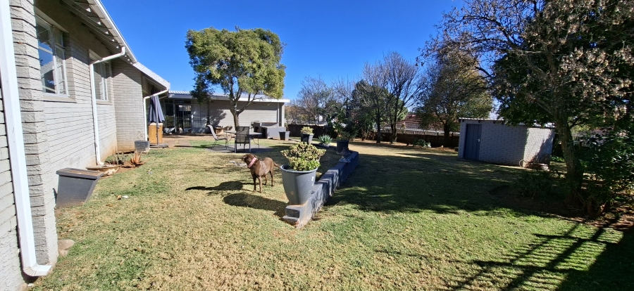 5 Bedroom Property for Sale in Monument Gauteng