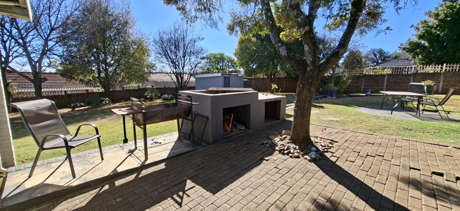 5 Bedroom Property for Sale in Monument Gauteng