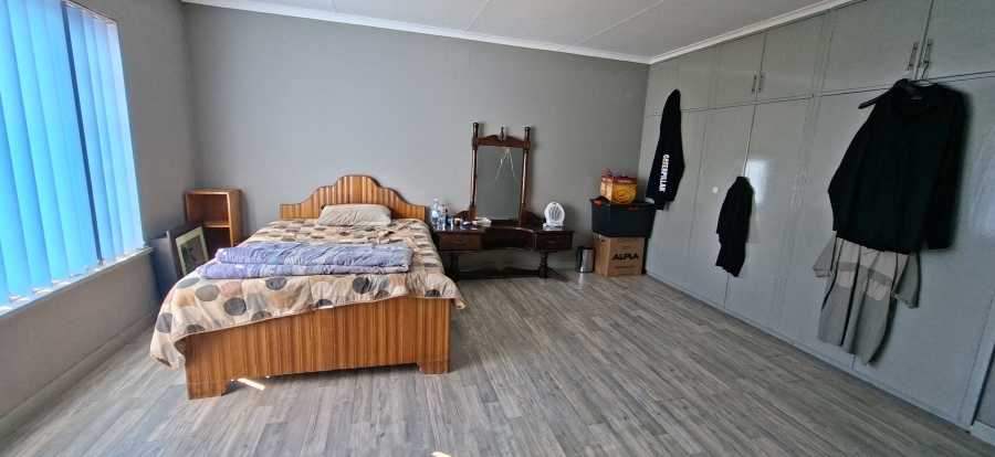 5 Bedroom Property for Sale in Monument Gauteng