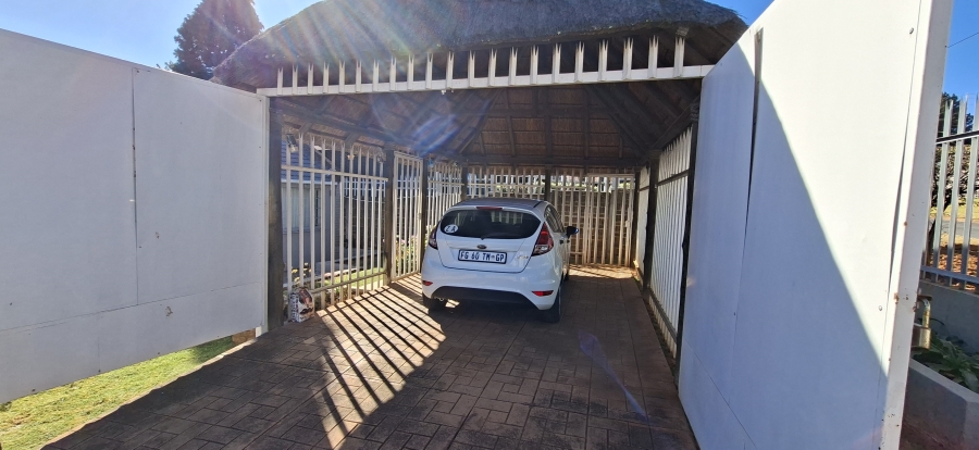 5 Bedroom Property for Sale in Monument Gauteng