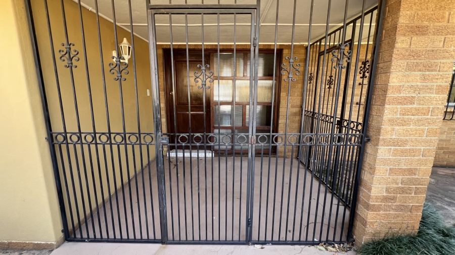 4 Bedroom Property for Sale in Florida Hills Gauteng