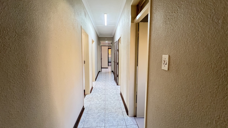 4 Bedroom Property for Sale in Florida Hills Gauteng