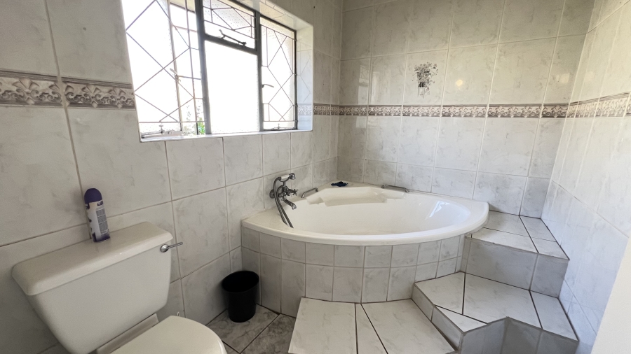 4 Bedroom Property for Sale in Florida Hills Gauteng