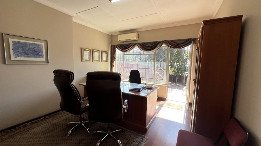 4 Bedroom Property for Sale in Florida Hills Gauteng