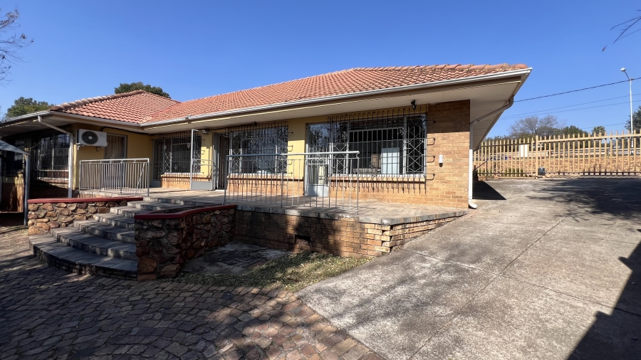 4 Bedroom Property for Sale in Florida Hills Gauteng