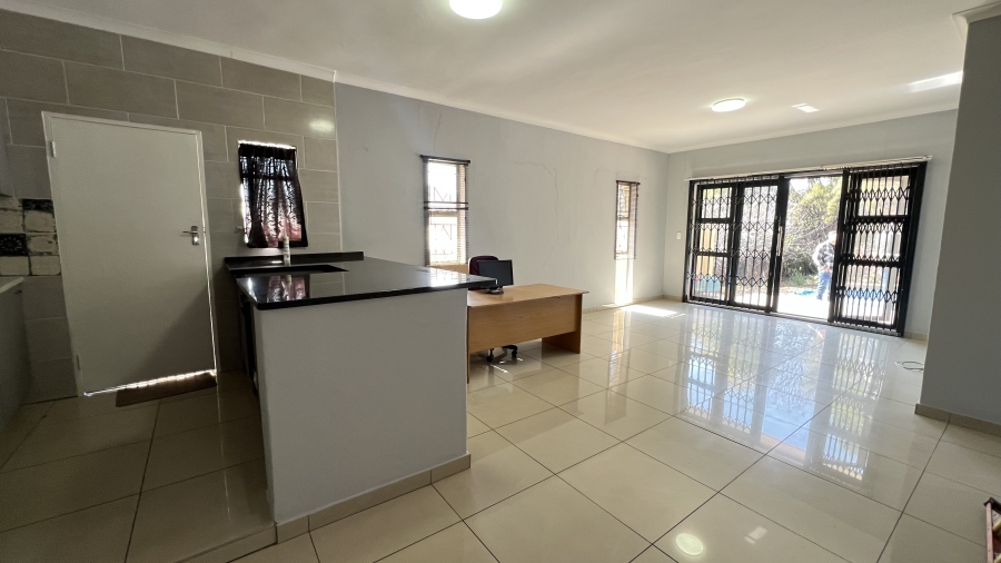 4 Bedroom Property for Sale in Florida Hills Gauteng
