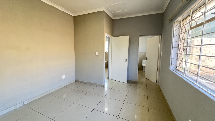 4 Bedroom Property for Sale in Florida Hills Gauteng
