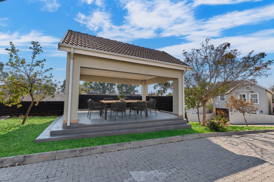 3 Bedroom Property for Sale in Bryanston Gauteng