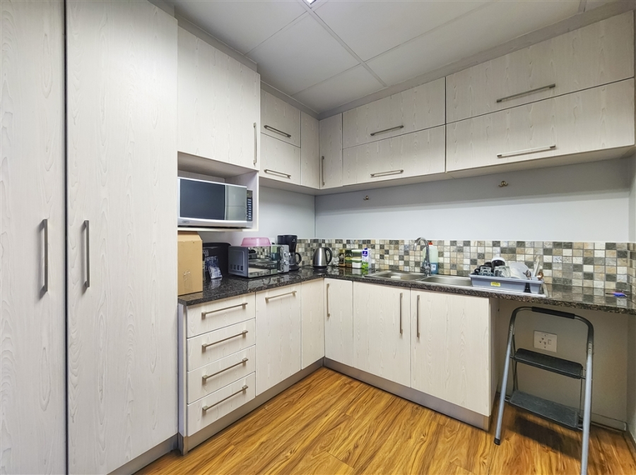 To Let Commercial Property for Rent in Strubensvallei Gauteng