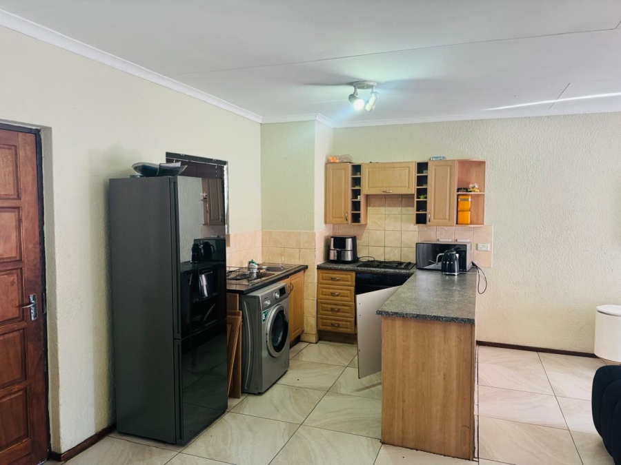 To Let 2 Bedroom Property for Rent in Halfway Gardens Gauteng