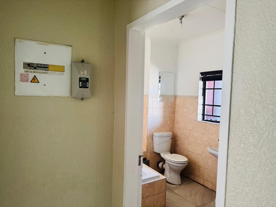 To Let 2 Bedroom Property for Rent in Halfway Gardens Gauteng