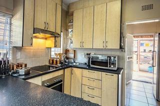 To Let 2 Bedroom Property for Rent in Sandown Gauteng