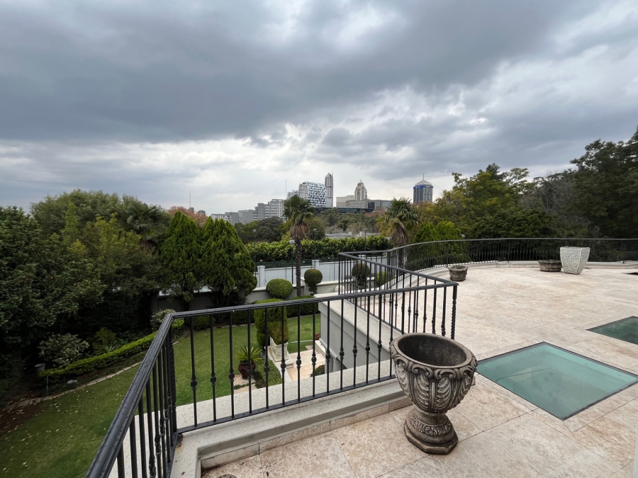 To Let 5 Bedroom Property for Rent in Sandhurst Gauteng