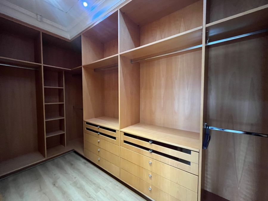To Let 5 Bedroom Property for Rent in Sandhurst Gauteng
