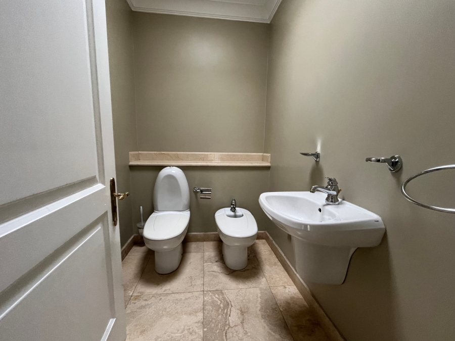 To Let 5 Bedroom Property for Rent in Sandhurst Gauteng