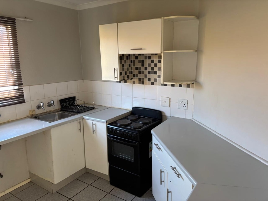 To Let 2 Bedroom Property for Rent in Lakefield Gauteng