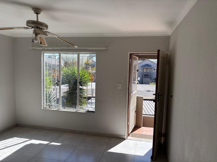 To Let 2 Bedroom Property for Rent in Lakefield Gauteng