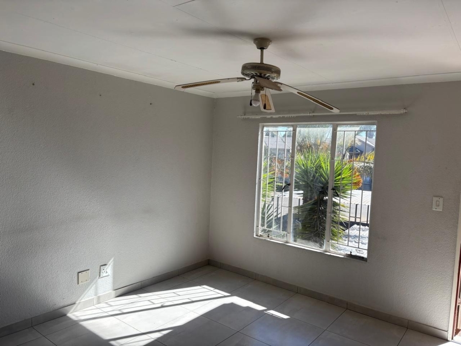 To Let 2 Bedroom Property for Rent in Lakefield Gauteng
