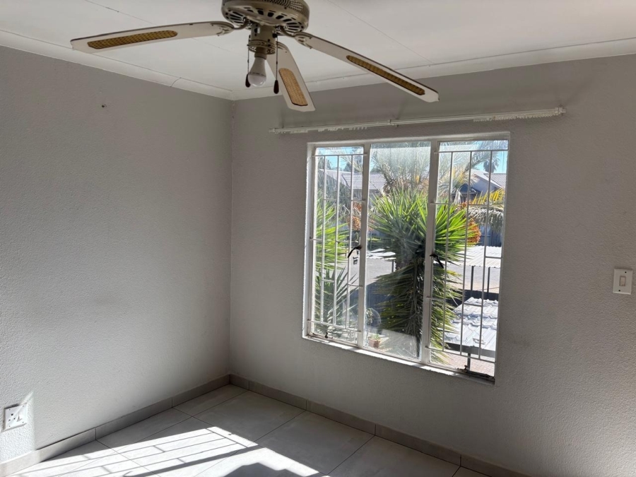 To Let 2 Bedroom Property for Rent in Lakefield Gauteng