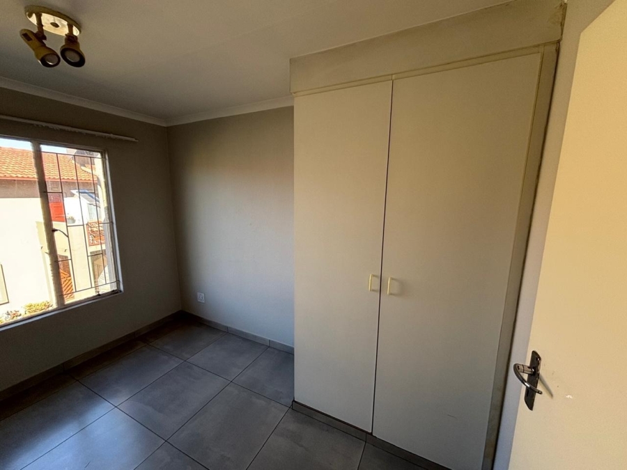 To Let 2 Bedroom Property for Rent in Lakefield Gauteng