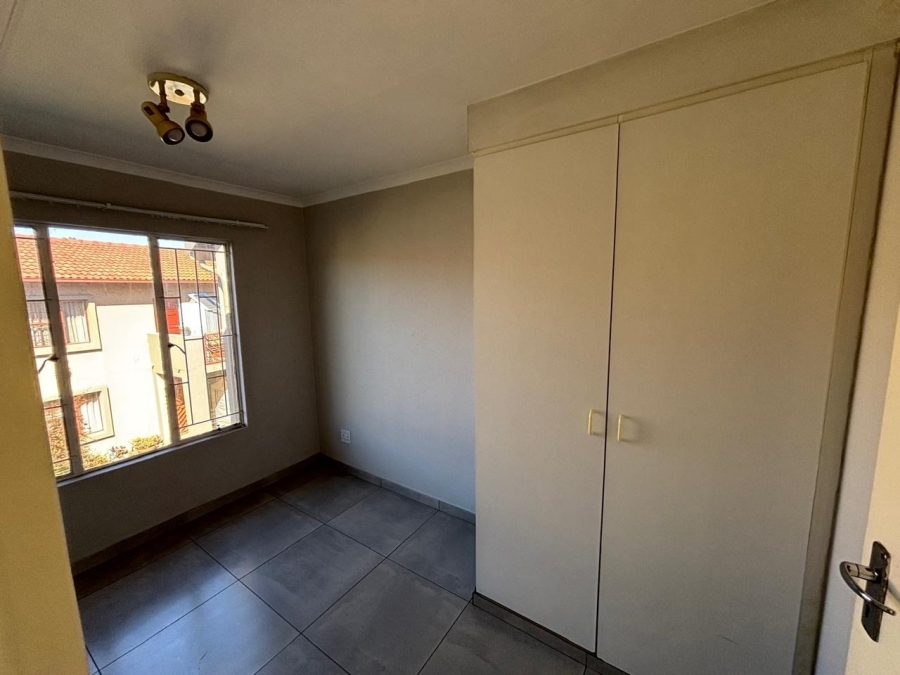 To Let 2 Bedroom Property for Rent in Lakefield Gauteng