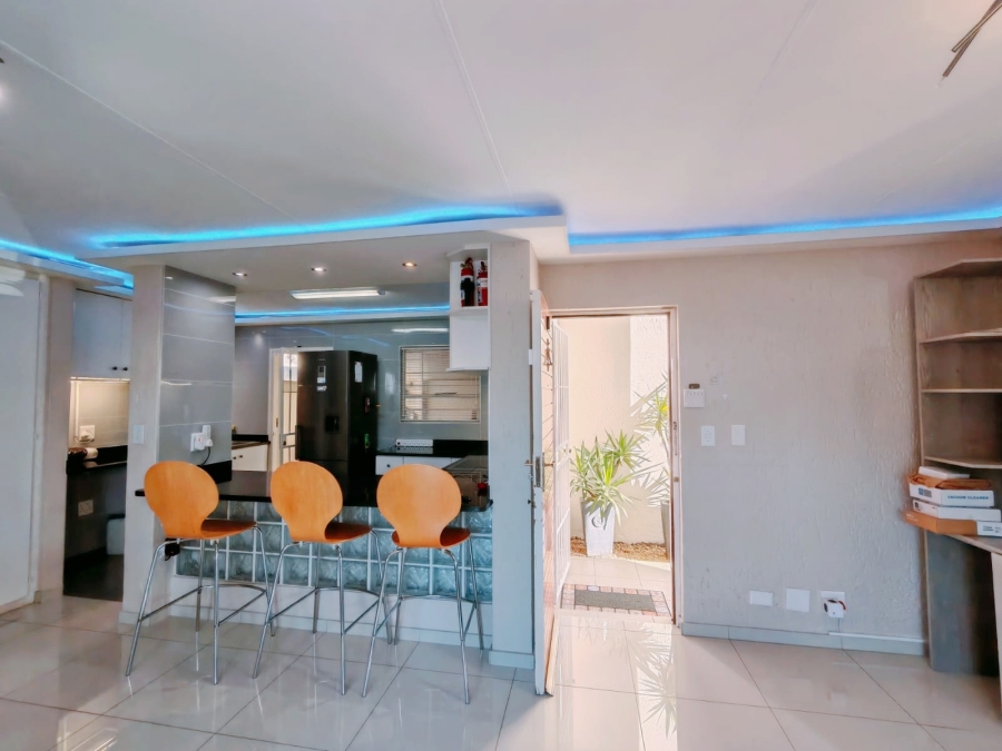 To Let 2 Bedroom Property for Rent in Morningside Gauteng