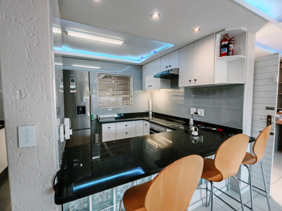 To Let 2 Bedroom Property for Rent in Morningside Gauteng
