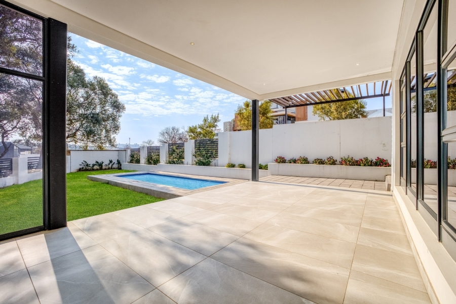 4 Bedroom Property for Sale in Helderfontein Estate Gauteng