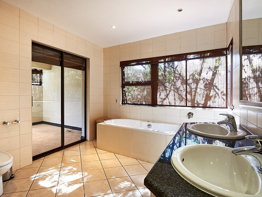 To Let 5 Bedroom Property for Rent in Sandown Gauteng