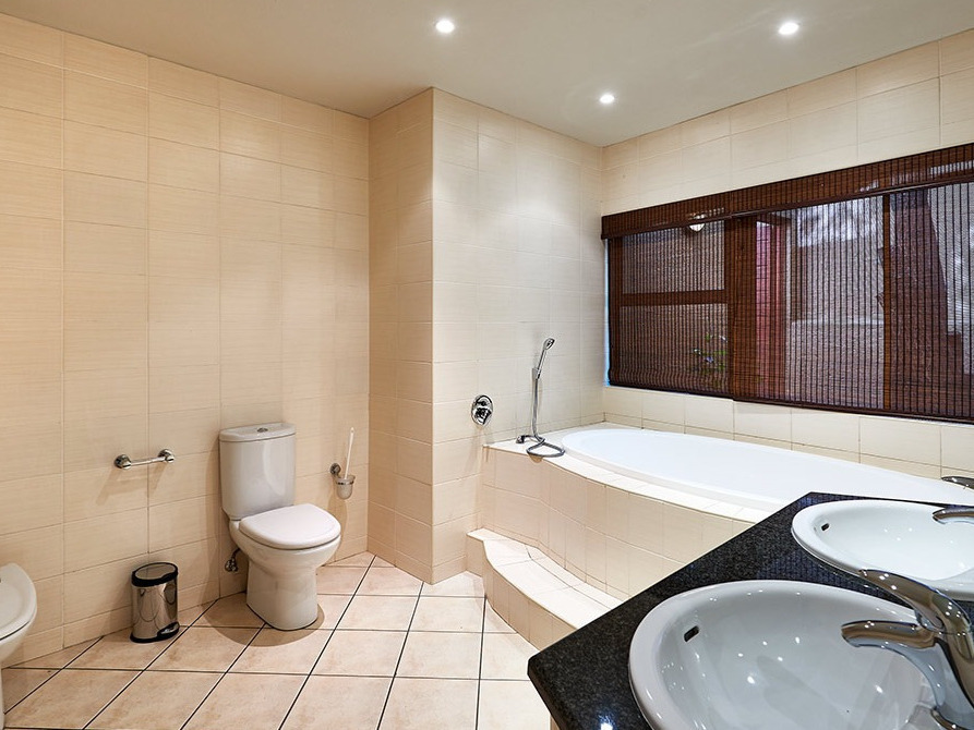 To Let 5 Bedroom Property for Rent in Sandown Gauteng