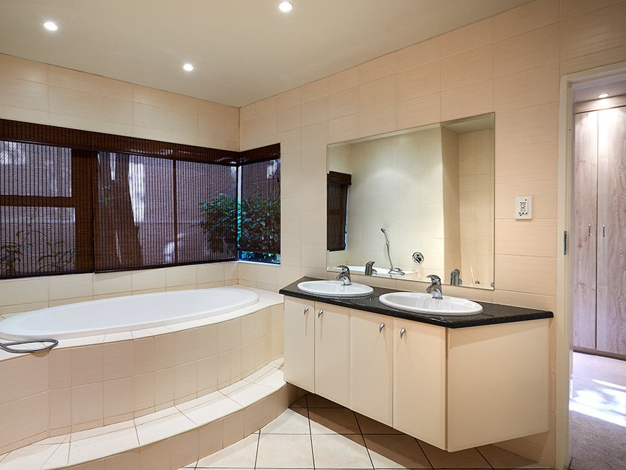 To Let 5 Bedroom Property for Rent in Sandown Gauteng