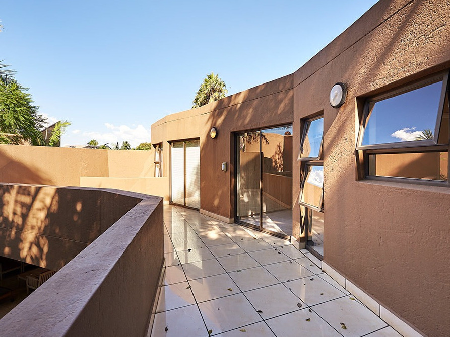 To Let 5 Bedroom Property for Rent in Sandown Gauteng
