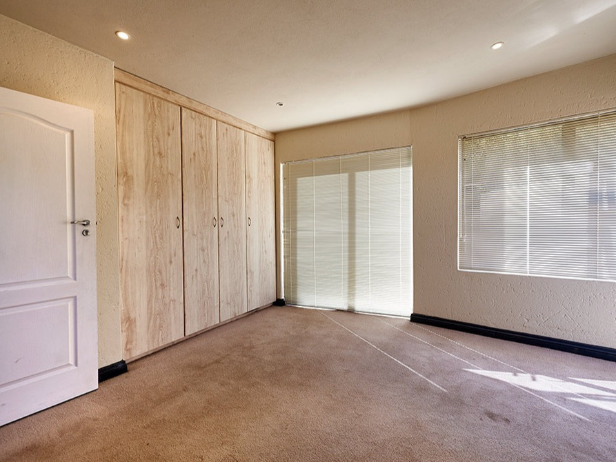To Let 5 Bedroom Property for Rent in Sandown Gauteng