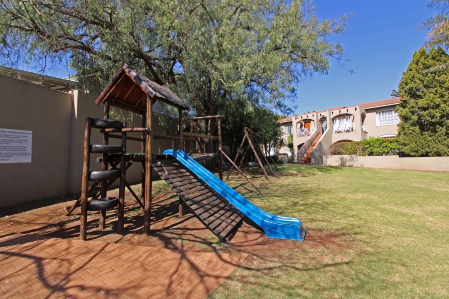 2 Bedroom Property for Sale in Robindale Gauteng