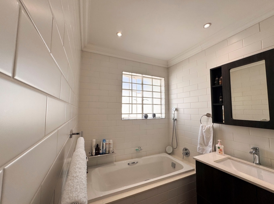 2 Bedroom Property for Sale in Bryanston Gauteng