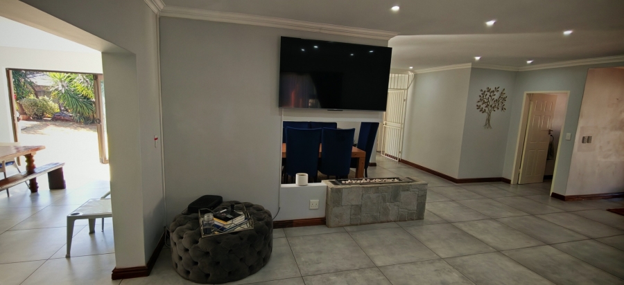 7 Bedroom Property for Sale in Brackenhurst Gauteng