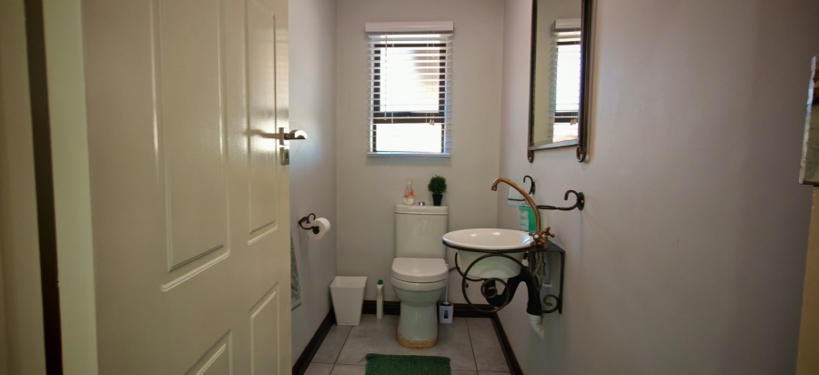 7 Bedroom Property for Sale in Brackenhurst Gauteng