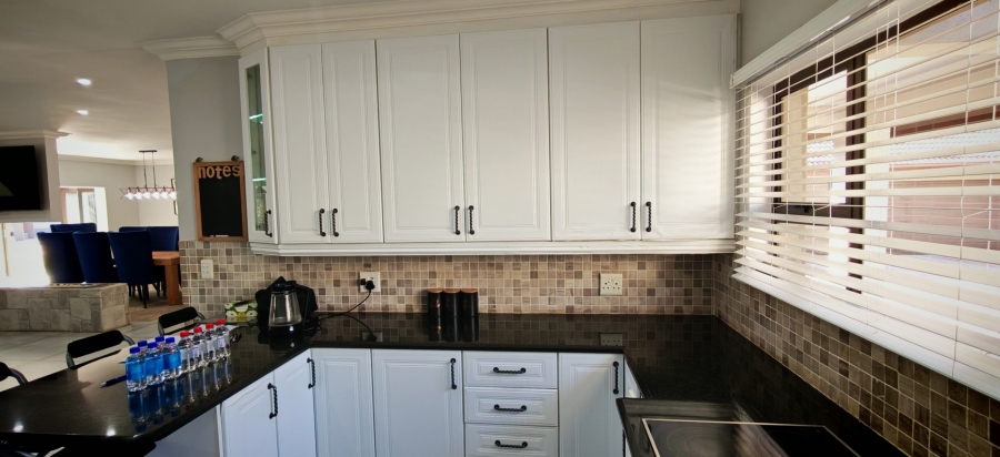 7 Bedroom Property for Sale in Brackenhurst Gauteng