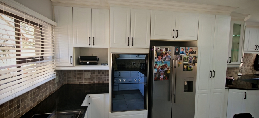 7 Bedroom Property for Sale in Brackenhurst Gauteng
