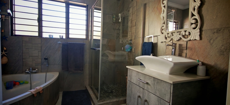 7 Bedroom Property for Sale in Brackenhurst Gauteng